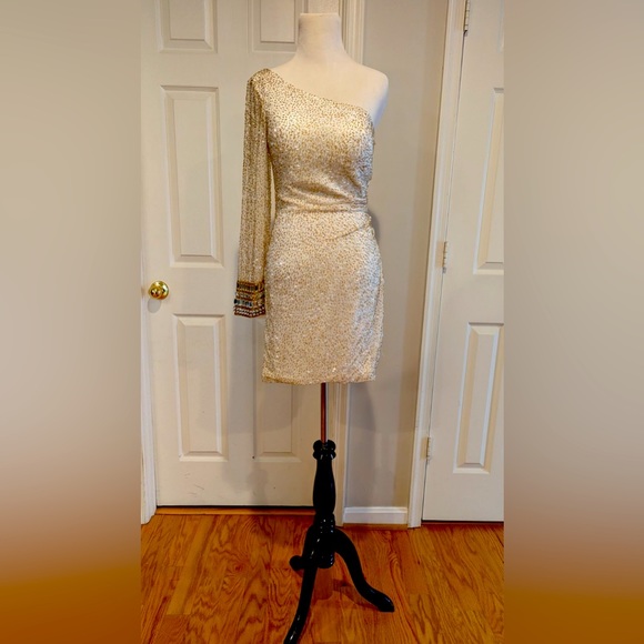 Exquisite size 4 one sleeved heavily beaded Sherri Hill - Picture 1 of 4